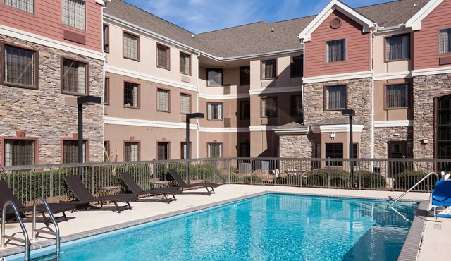 1 Bedroom Suite | Outdoor Pool, Free Breakfast