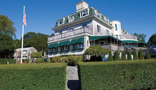 1 Bedroom Suite w/Kitchenette, Sleeps 4, 10 min from Newport, at Voyager Inn!