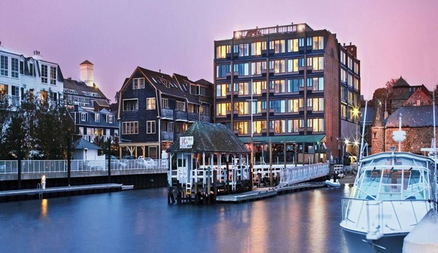1 Bedroom Suite w/Kitchenette, Sleeps 4, in Newport, Inn On The Harbor Resort!