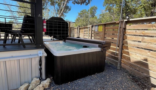 1 Bedroom Tiny House I Hot Tub