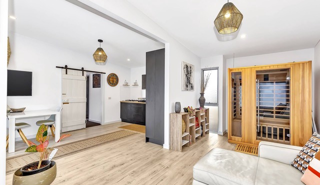 1 bedroom unit with views, & your own private UV Sauna, wellness at its best!