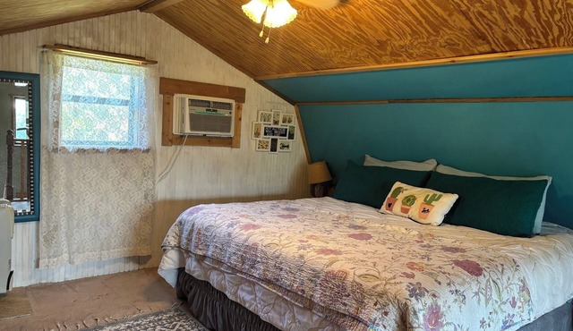 1 Bedroom Vacation Cottage in San Marcos/Wimberley, TX