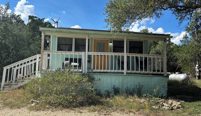 1 Bedroom Vacation Cottage in San Marcos/Wimberley, TX