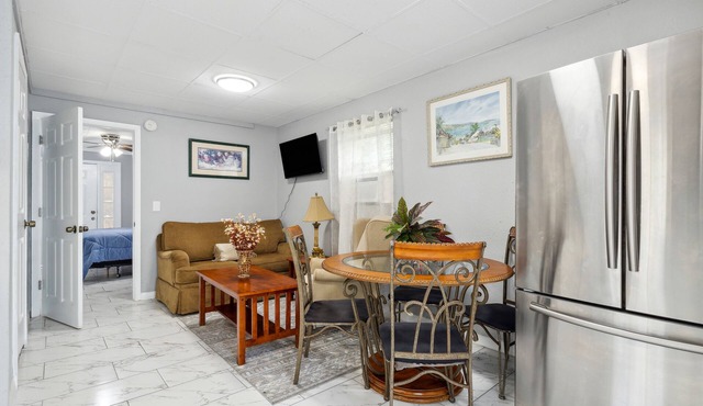 1-bedroom vacation home just 8 minutes from Florida Mall