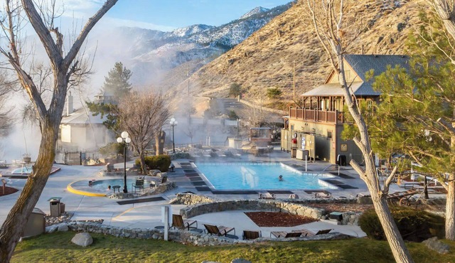 1 Bedroom Villa, Heated Outdoor Pool and Hotsprings - Gorgeous mountain views