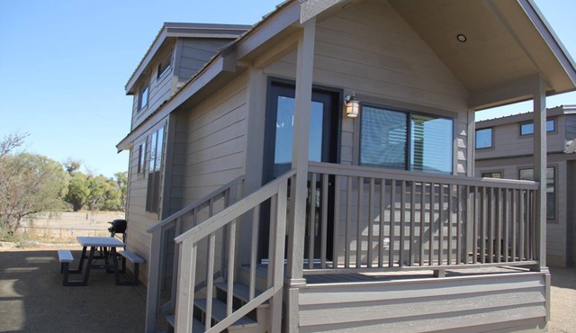1 Bedroom w/Loft Cabin Sleeps 6, Top Notch Amenities, 30 min. to Sedona no Pet