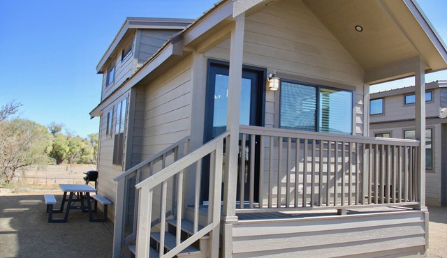 1 Bedroom w/Loft Cabin Sleeps 6, Top Notch Amenities, 30 min. to Sedona no Pet