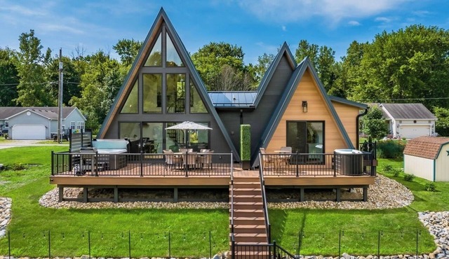 1-Bedroom Waterfront A-Frame on Buckeye Lake