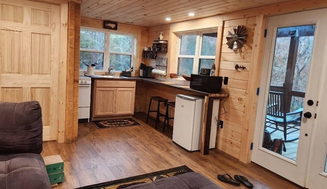 1 bedroom with a loft. Sleeps 4. Great mountain views.Dogs are allowed with fee.