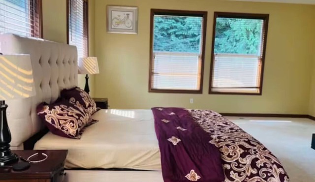 1-bedroom with attached full bathroom in welcoming Snohomish with AC