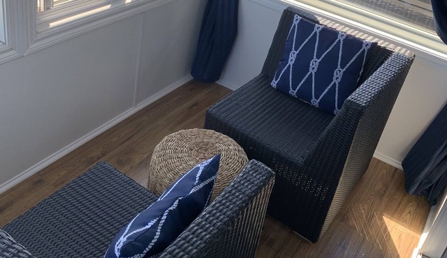 1 Bedroom with panoramic water and skyline views