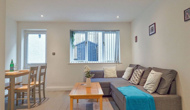 1 Bedroom with patio - walk to Tower Bridge