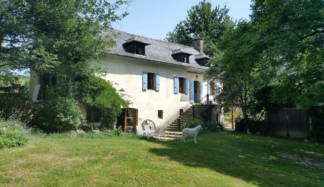 1 bedroom with private bathroom on the ground floor of a French farmhouse.
