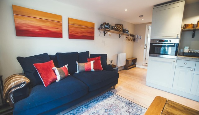 1-bedroomed self contained garden annexe with private courtyard & close to beach