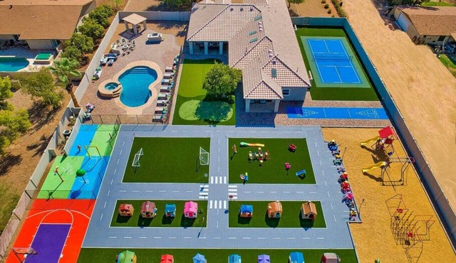 #1 BEST FAMILY FRIENDLY HOUSE *KIDS & ADULTS* WOW