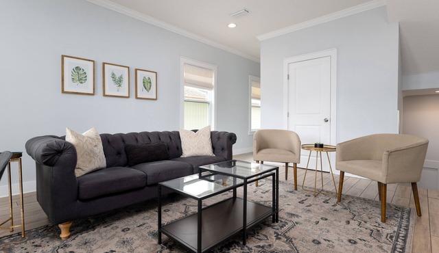 ★1 blk from beach/perfect for groups/families★