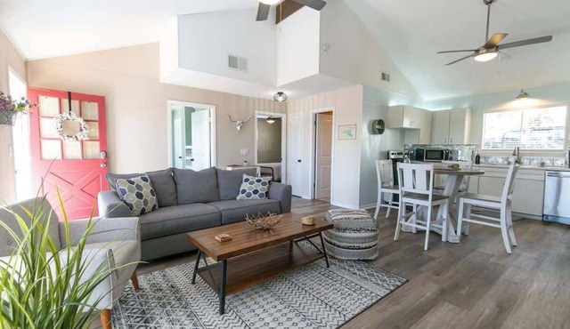 1 Blk to Lake/Firepit/Games/Hill Country Views!