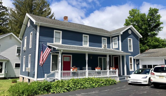 1 Block Away from The Village - Walking distance to Colgate