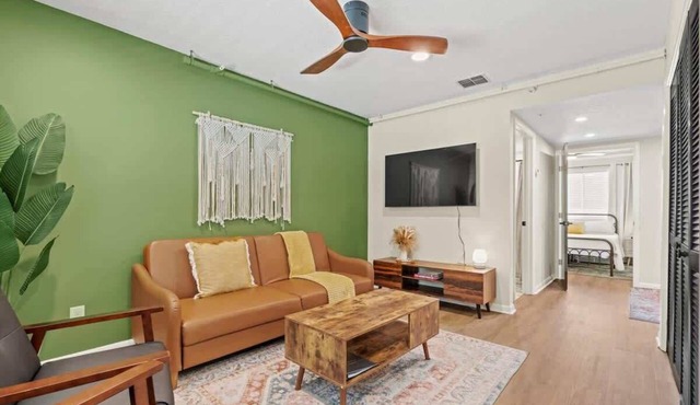 1 Block from AB Town Center: The Coquina House 1