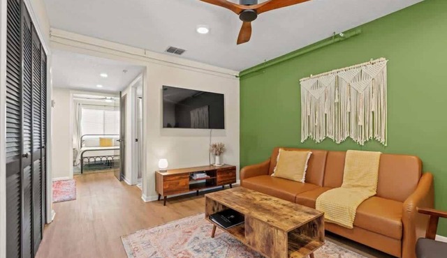 1 Block from AB TownCenter: Coquina House Mob. Acc