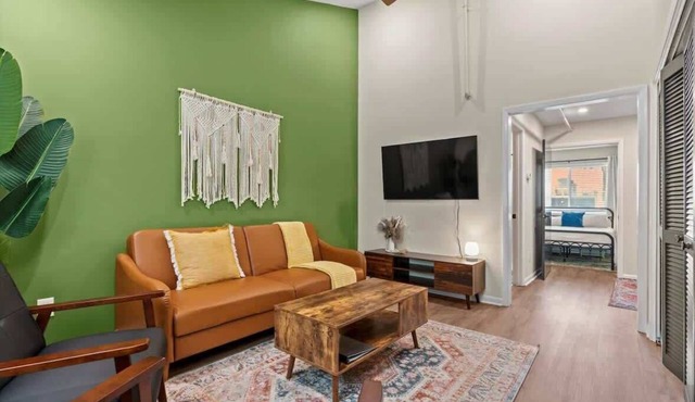 1 Block from AB Town Center: The Coquina House 3