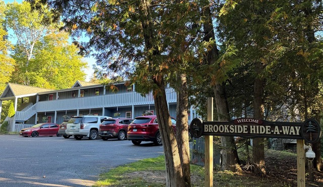 1 block from Lake Superior. 1 bed/1 bath condo, perfect for couples & families.