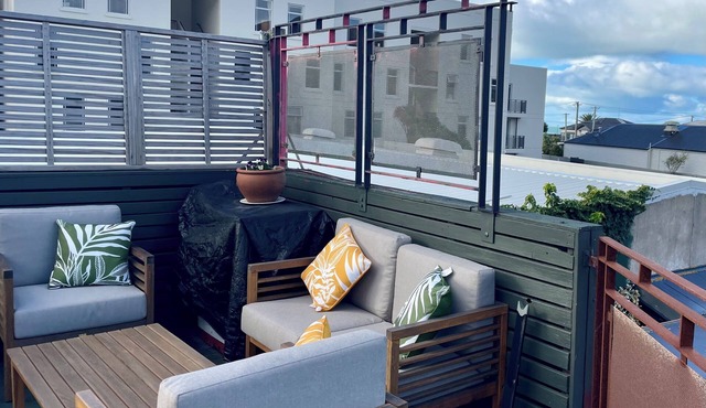 1 block from the beach! Funky studio apartment with deck, in Beautiful Sumner.