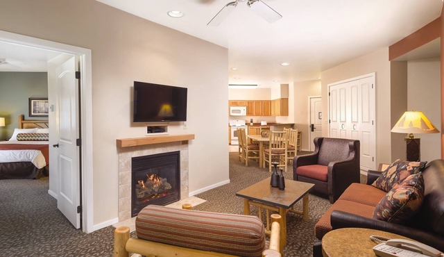 1 Block from West Yellowstone Entrance! 2 Bed/2 Bath Condo ~Pool~Hot Tub~Gym