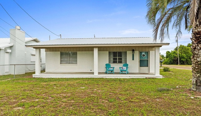 1 Block to Beach Sleeps 7 Pet Friendly Laguana Beach