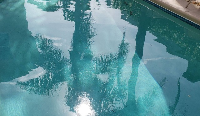 1 block to beach 3/2 with pool