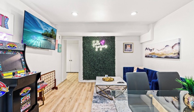 1 Block to Beach Heaven Chic 2BD