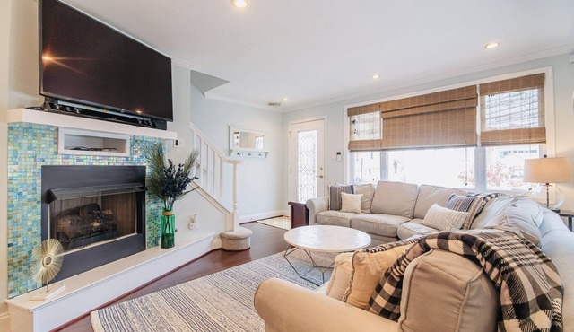 1 BLOCK TO BEACH & DINING, beautifully updated, park 3 cars!