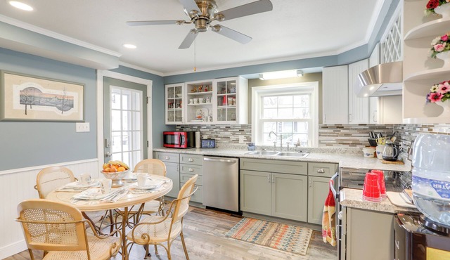 1 Block to Beach: Home w/Hot Tub in Port Clinton!