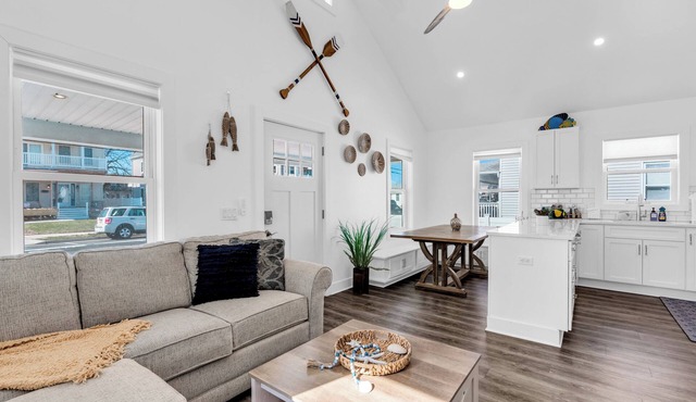 1 Block to Beach, Linens + Towels, BBQ, AC