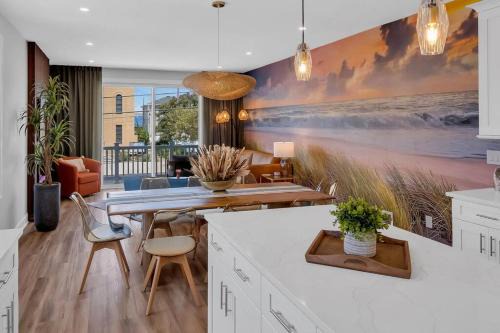 1 Block to Beach, Park 3 cars, Game Room and Balcony