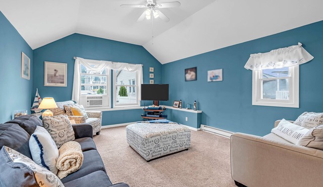 1 Block to Beach with Linens + Towels, BBQ & AC