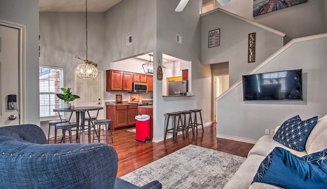 1 Block to Boat Ramp: Monkey Island Home