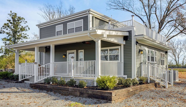 1 Block to Dtwn Lewisburg! Quiet Home w/Decks