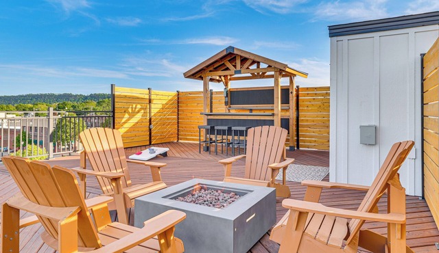 1 Block to Lake City Marina: Condo w/Rooftop Deck
