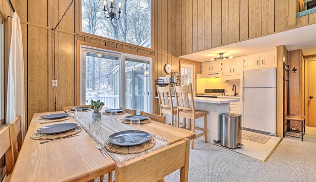 1 Block to Lake: Poconos Getaway w/Fire Pit!
