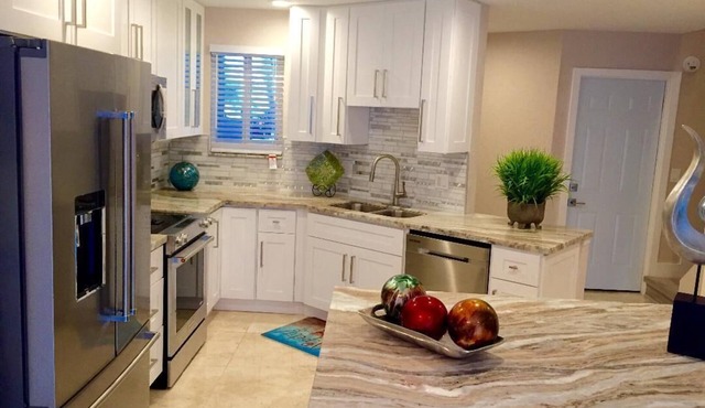 1 block to Ocean-Deerfield Beach Townhouse 3/2. 5