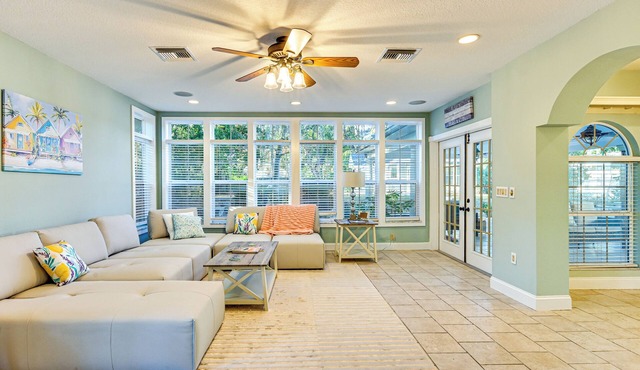 1 Block to Sims Park: Spacious Getaway w/Balcony