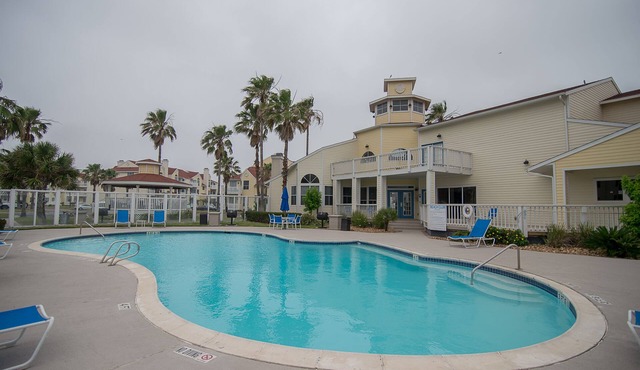 1 Block To The Beach-1st Floor Unit-Taylor Made Get A Way