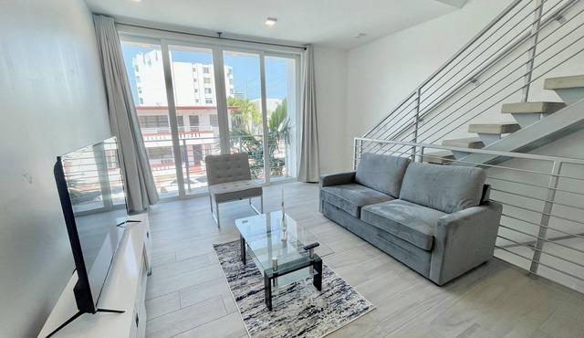 1 Block to the Beach* Hot Tubs* Rooftop Terraces*