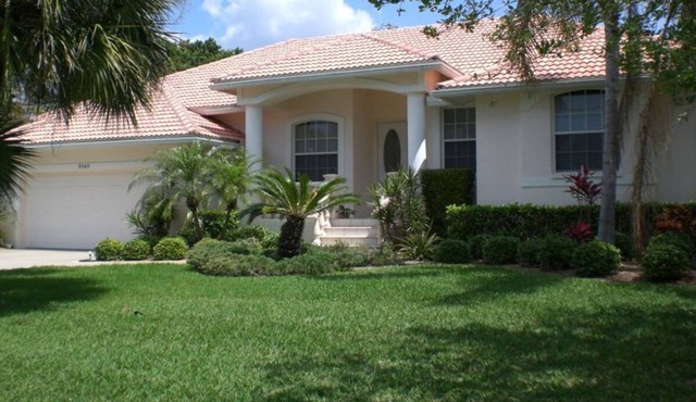 1 Block to the Beach on Siesta Key Vacation Rental Home with Swimming Pool