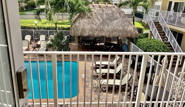 1 Block to the Beach! Pool! Immaculate!