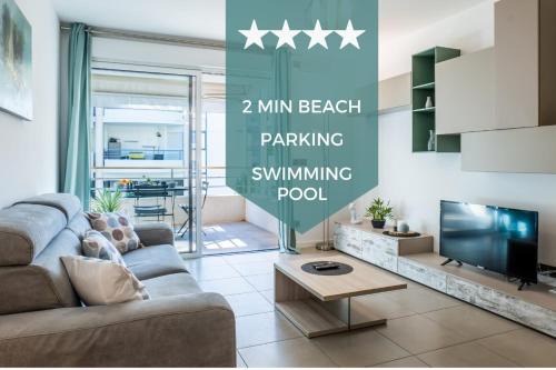 1-Br apartment in Palm Beach swimming pool