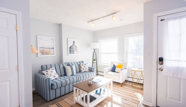 1-BR Condo in Downtown Newport! Steps to Thames St