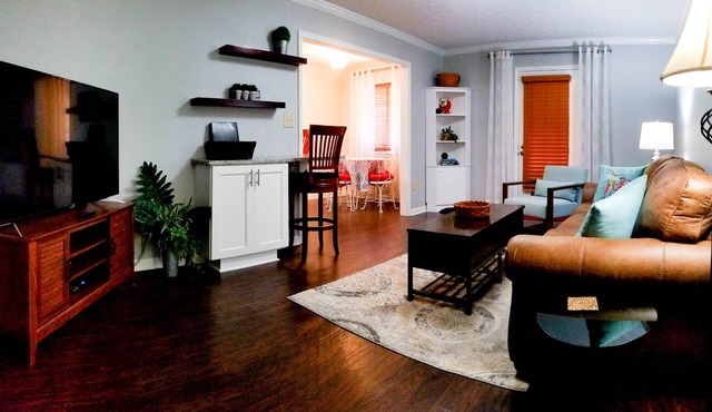 1 BR Condo - Location, Location, Location! Easy Walk to Campus & Stadium!