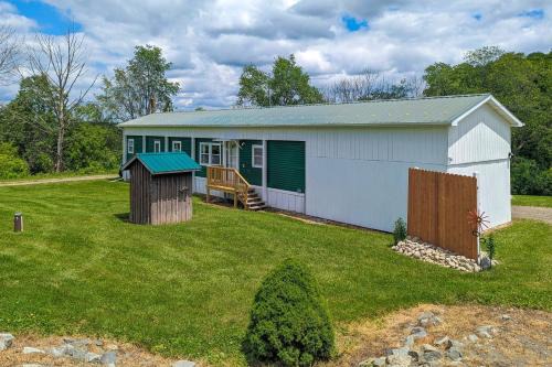 1-BR Cozy Retreat with Scenic Views and Patio